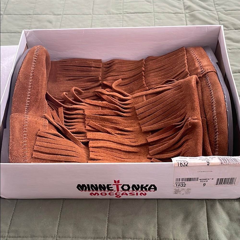 Minnetonka Moccasin Brown Fringe Boots